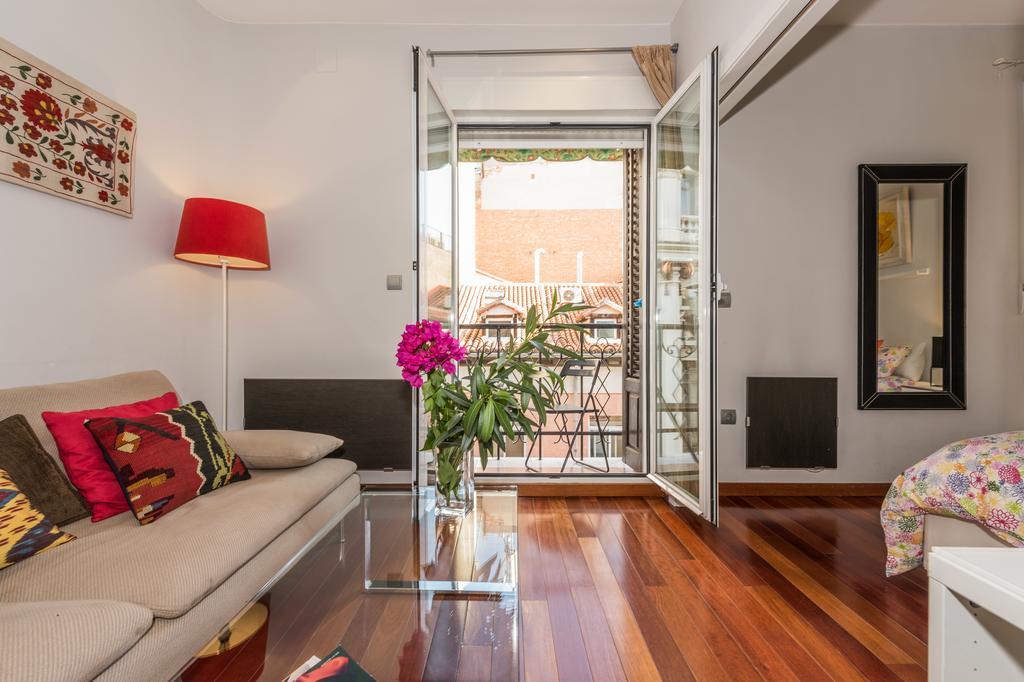 Principe Santa Ana Madrid Centro Apartment ภายนอก รูปภาพ