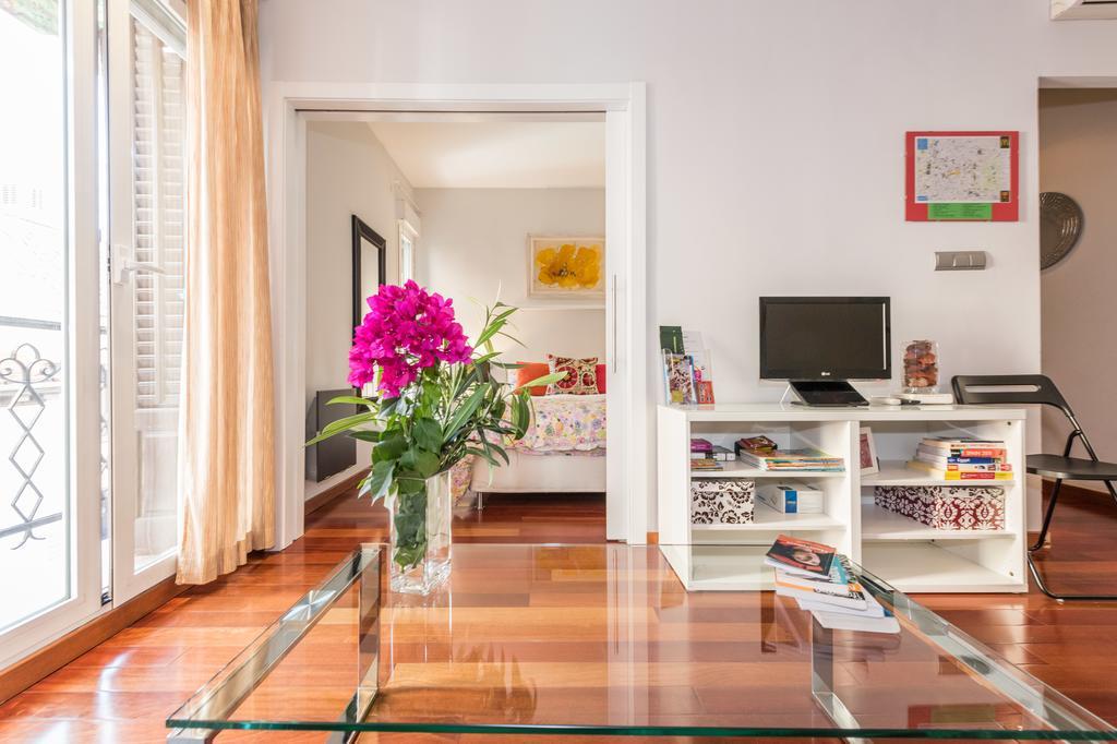 Principe Santa Ana Madrid Centro Apartment ภายนอก รูปภาพ